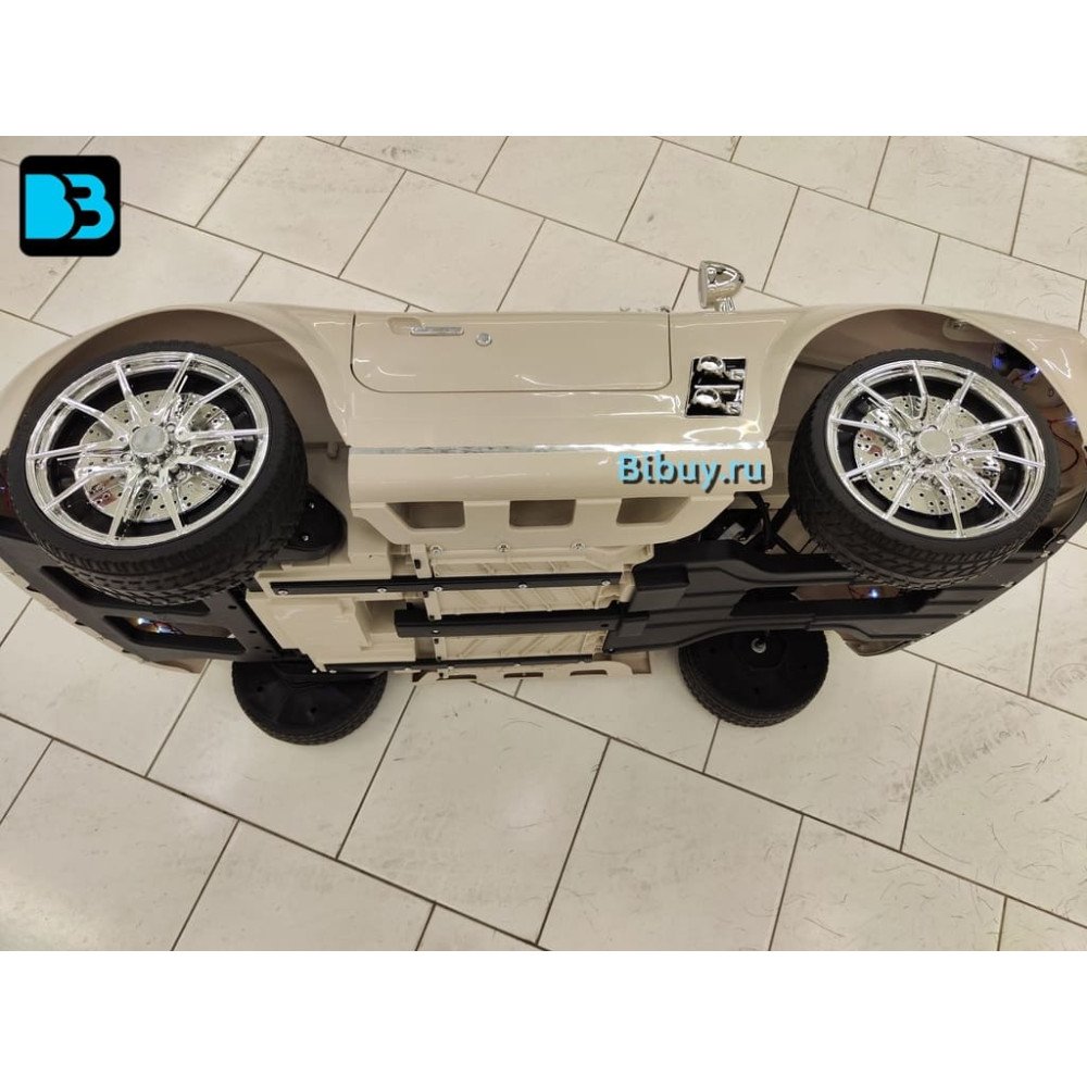 Детский ретро электромобиль Mercedes C555MC белый