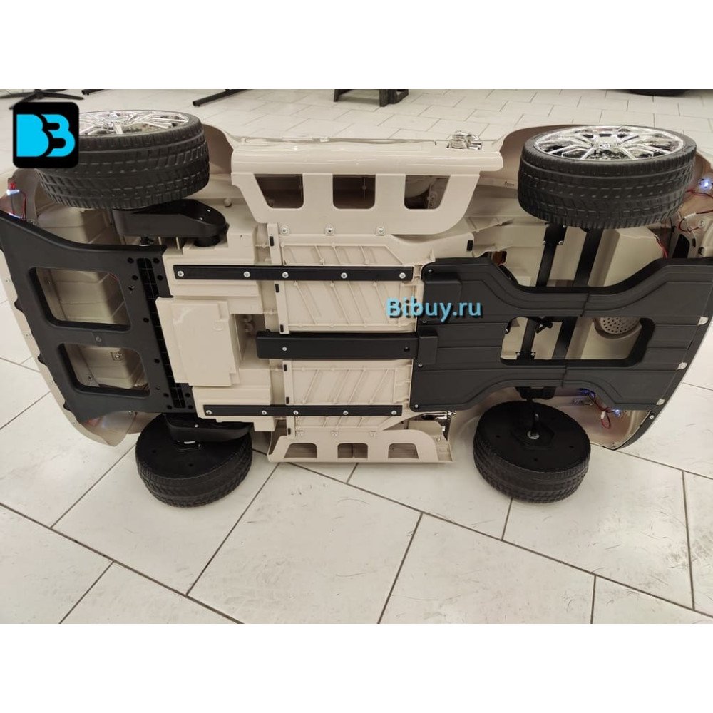 Детский ретро электромобиль Mercedes C555MC белый