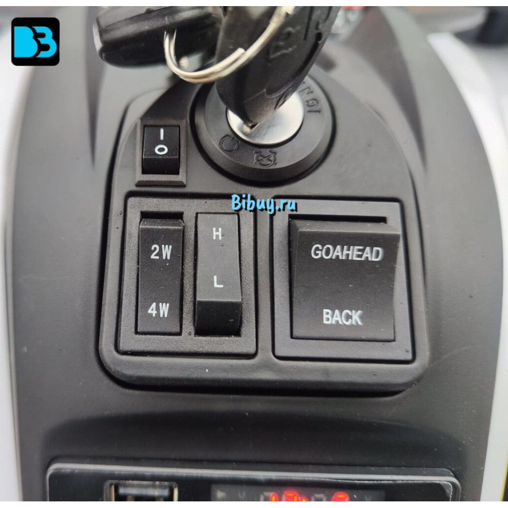 Детский электроквадроцикл H999HH белый, полноприводный, с пультом