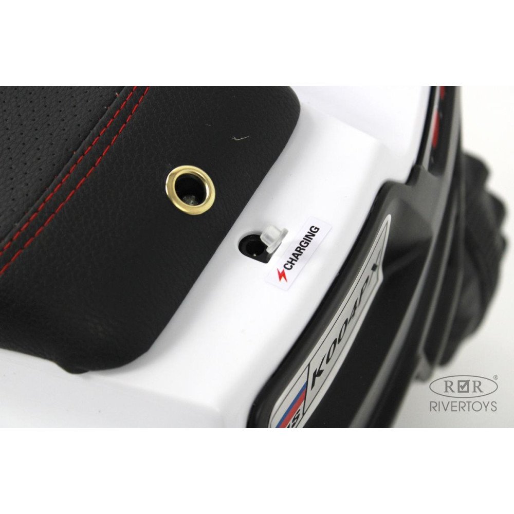 Электроквадроцикл K004PX белый