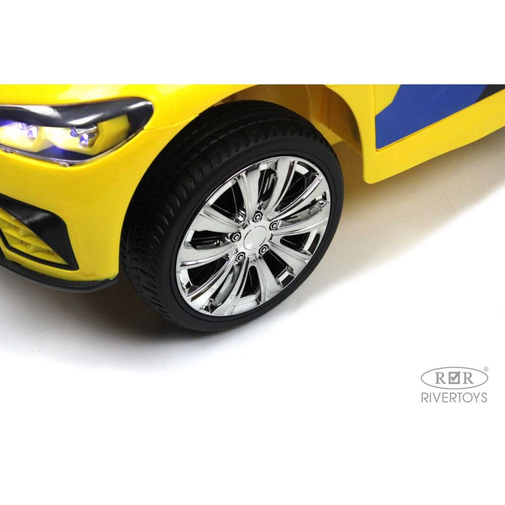 Электромобиль BMW F444FF желтый, маленьких габаритов