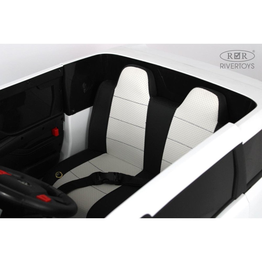 Детский электромобиль Toyota K555AM белый