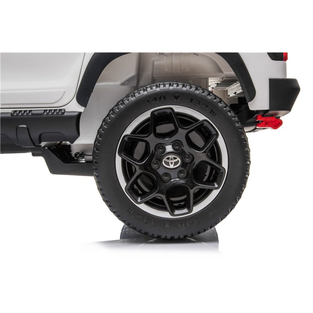 Детский электромобиль Toyota Hilux (DK-HL850) белый