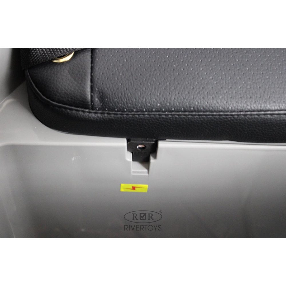 Детский электромобиль Toyota G555GG серый