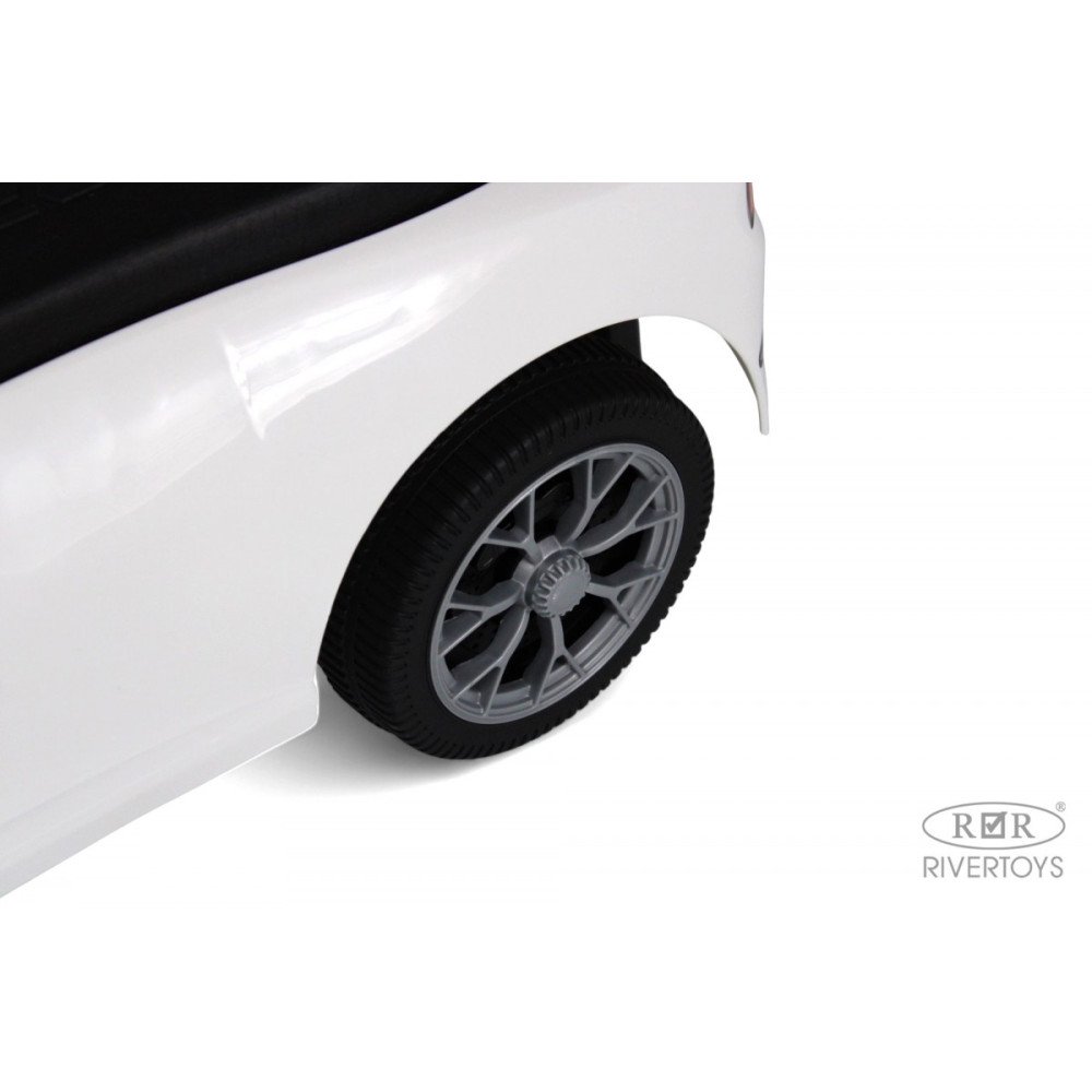 Толокар Audi Z004ZZ-A белый