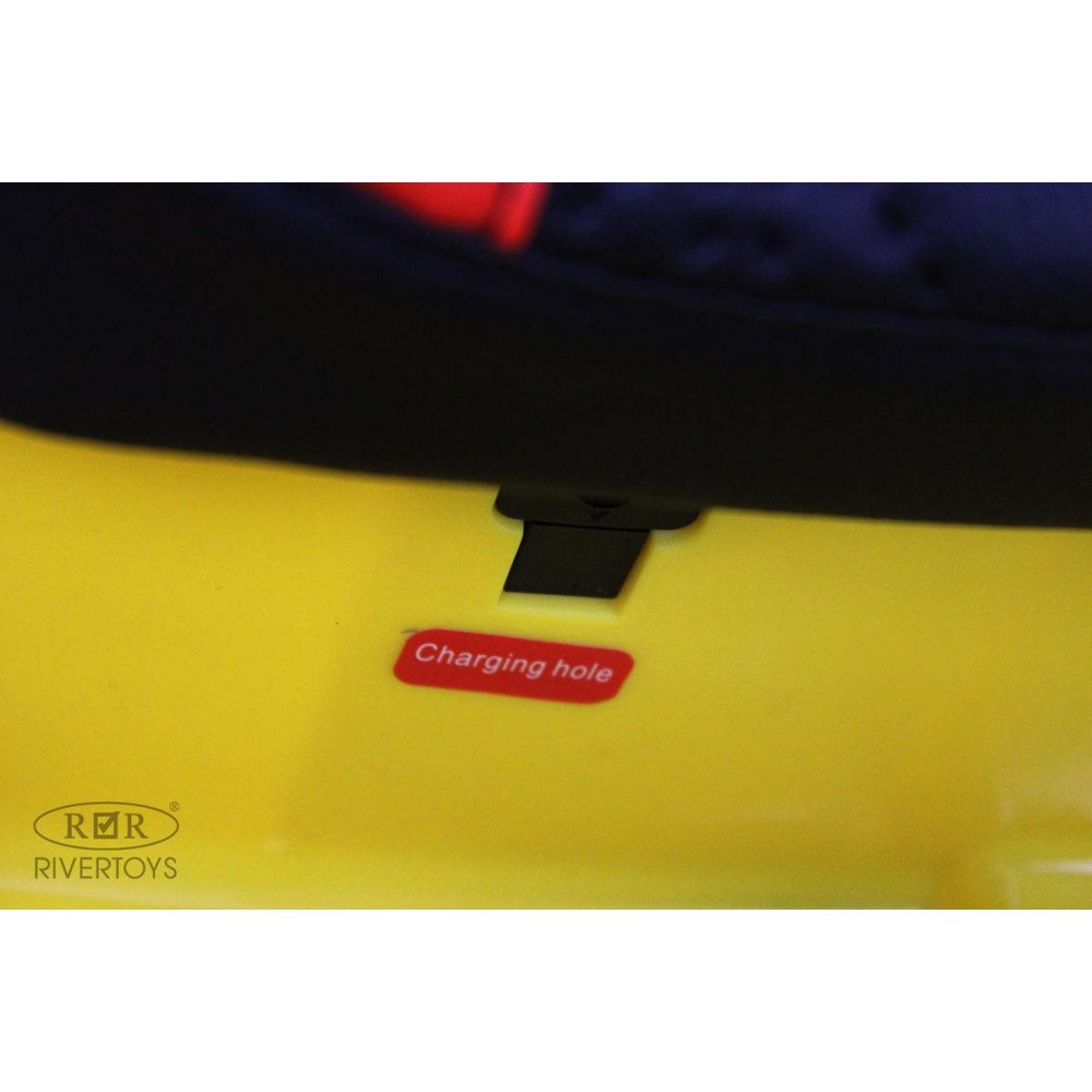 Электромобиль BMW F444FF желтый, маленьких габаритов