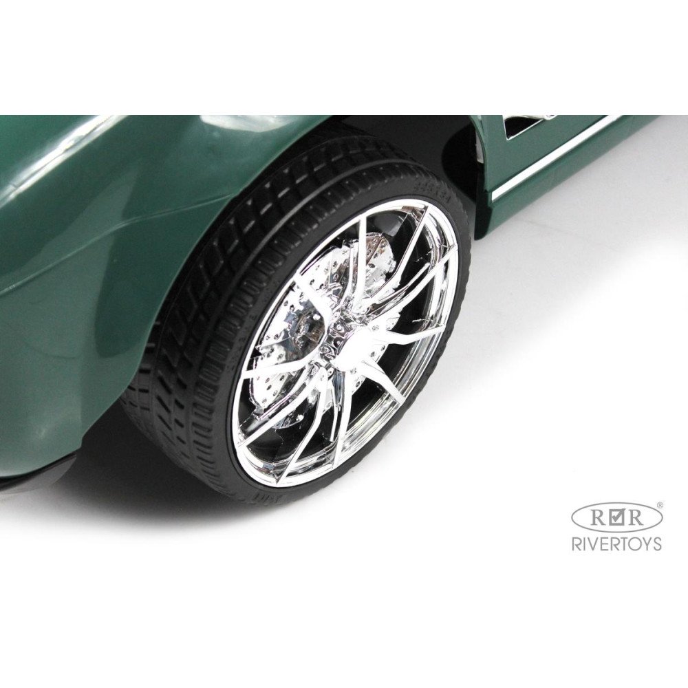 Детская машина Mercedes C555MC зеленый
