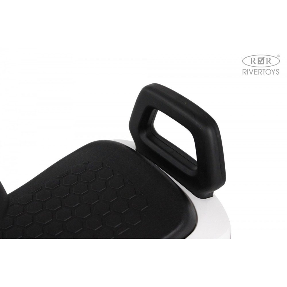 Толокар Audi Z004ZZ-A белый