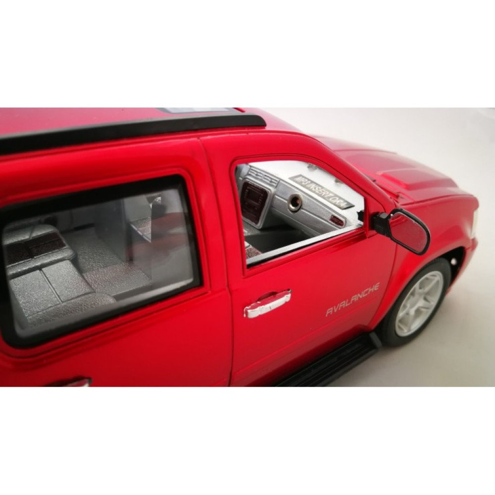 Машина CHEVROLET 1:16 со светом