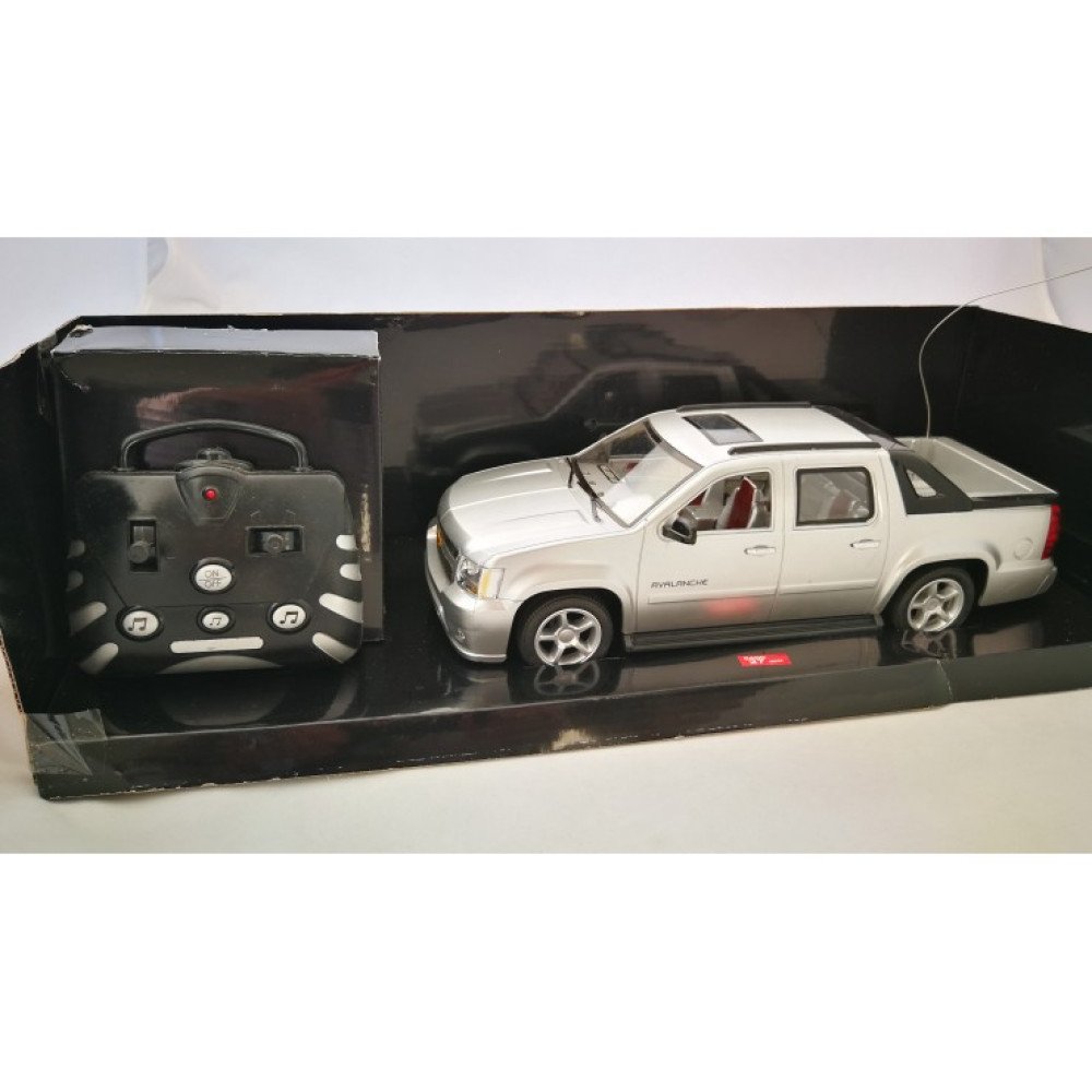 Машина CHEVROLET 1:16 со светом